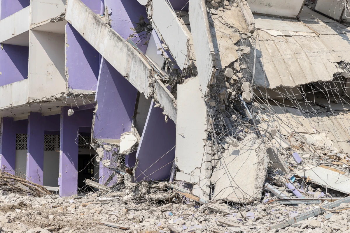 Construire en zone sismique : Un défi architectural et humain
